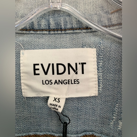 Evidnt Denim Distressed Jean Jacket with Collar NWT Size XS - Picture 4 of 12